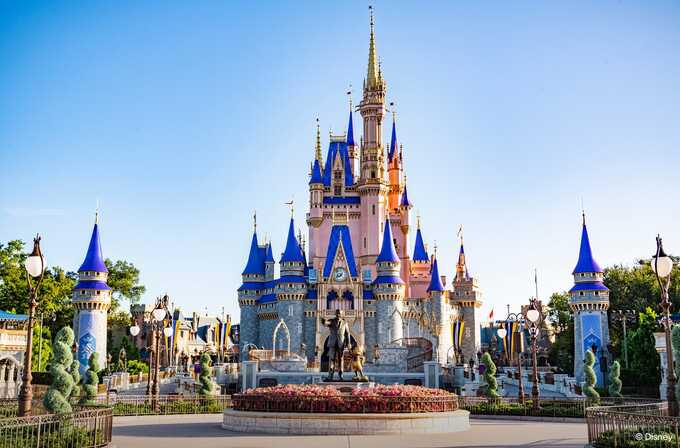 В парке Disney World разгорелся скандал: сотрудников заставляли работать даже перед ураганом "Милтон"